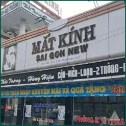 tấm alu trắng làm bảng hiệu mắt kính tại tphcm