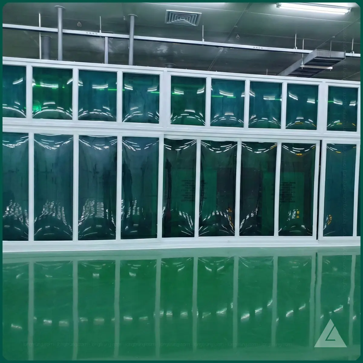 tấm poly lấy sáng làm vách ngăn