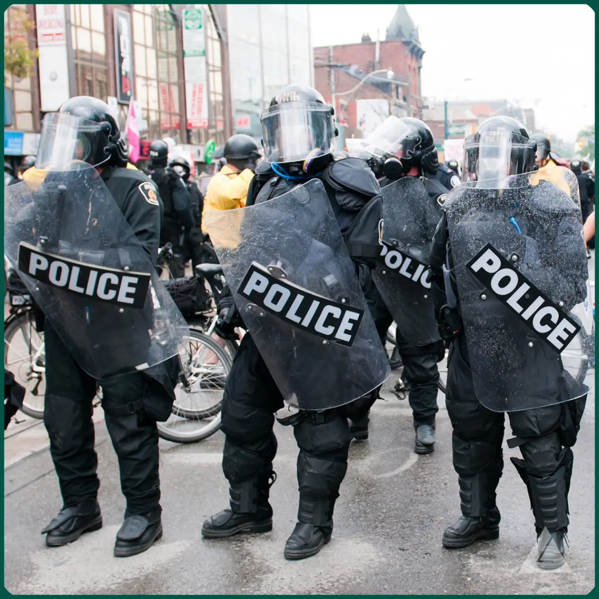 tấm polycarbonate đặc làm khiên cảnh sát