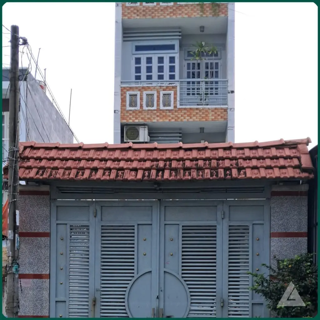 ngói đất nung làm cổng nhà tại tphcm