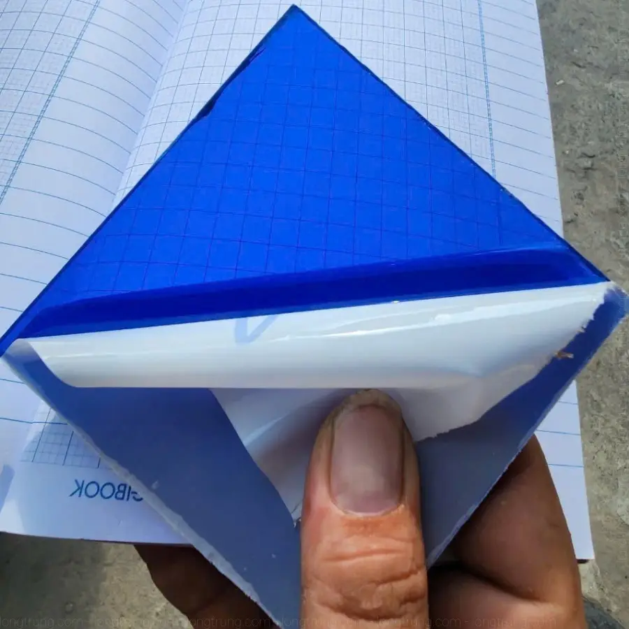 mẫu tấm poly đặc màu xanh dương